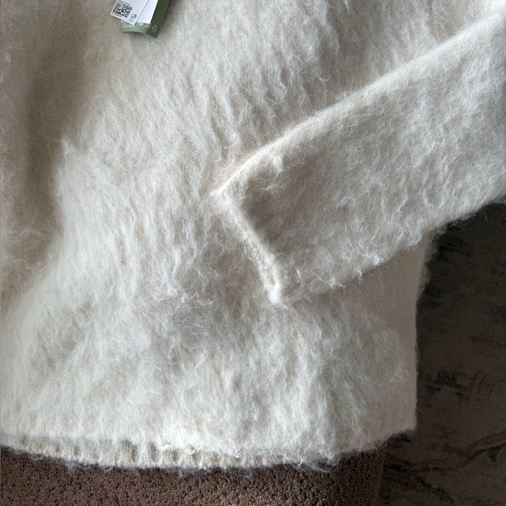 H&M Cream Fuzzy Wool Blend Sweater - Picture 2 of 5